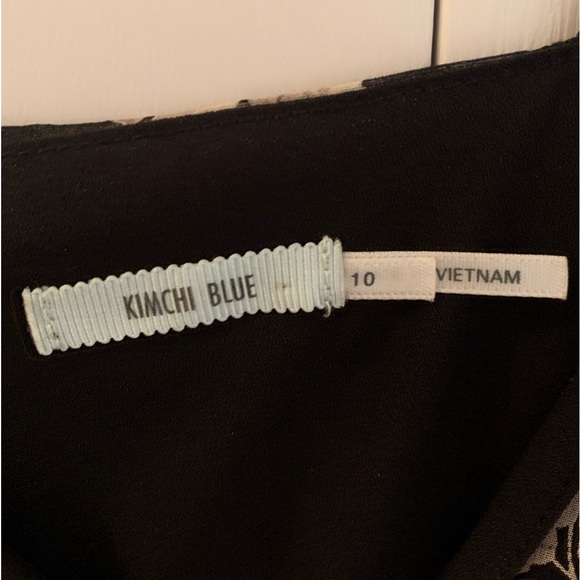 Super cute floral romper from Urban Outfitters - Picture 3 of 3